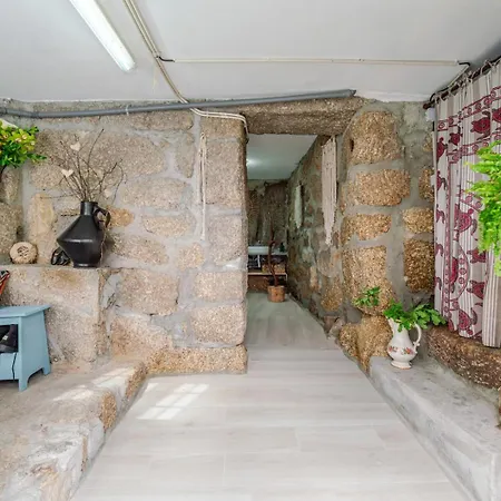 Vakantiehuis Abrigo Dos Maias - A Soulful Retreat In By Hostwise