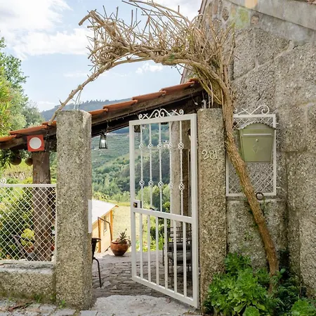 Abrigo Dos Maias - A Soulful Retreat In By Hostwise Baiao