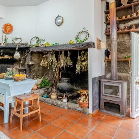 Abrigo Dos Maias - A Soulful Retreat In By Hostwise *