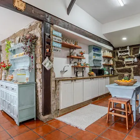 Vakantiehuis Abrigo Dos Maias - A Soulful Retreat In By Hostwise