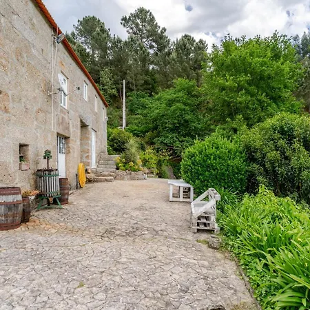 Abrigo Dos Maias - A Soulful Retreat In By Hostwise Baião