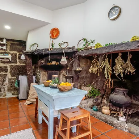 Abrigo Dos Maias - A Soulful Retreat In By Hostwise