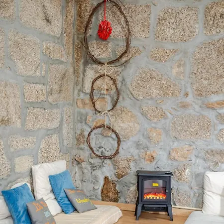 Casa de Férias Abrigo Dos Maias - A Soulful Retreat In By Hostwise