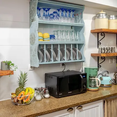 Abrigo Dos Maias - A Soulful Retreat In By Hostwise