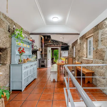 Abrigo Dos Maias - A Soulful Retreat In By Hostwise Casa de Férias *