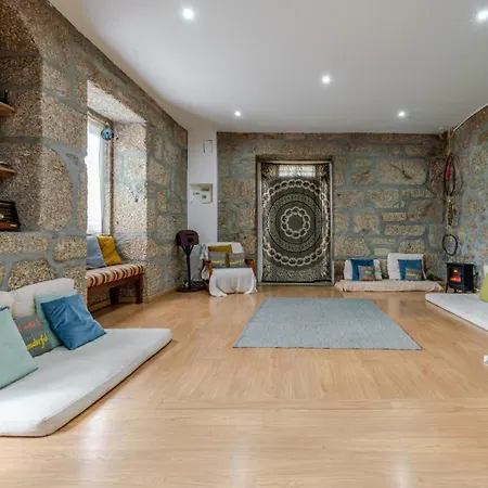 Vakantiehuis Abrigo Dos Maias - A Soulful Retreat In By Hostwise