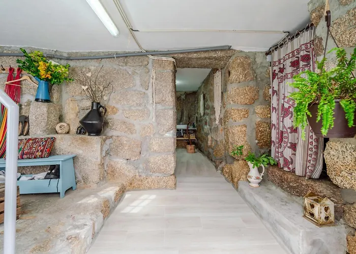 Nyaraló Abrigo Dos Maias - A Soulful Retreat In By Hostwise