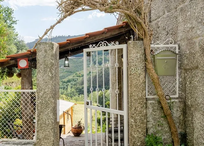 Abrigo Dos Maias - A Soulful Retreat In By Hostwise Baião