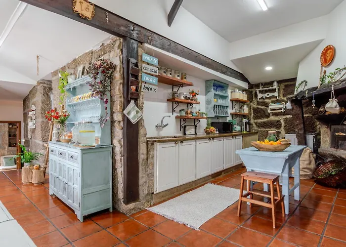 Nyaraló Abrigo Dos Maias - A Soulful Retreat In By Hostwise