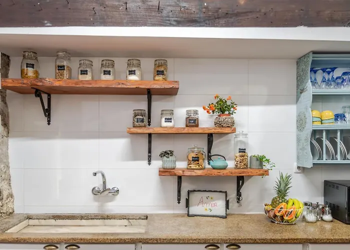 Nyaraló Abrigo Dos Maias - A Soulful Retreat In By Hostwise *