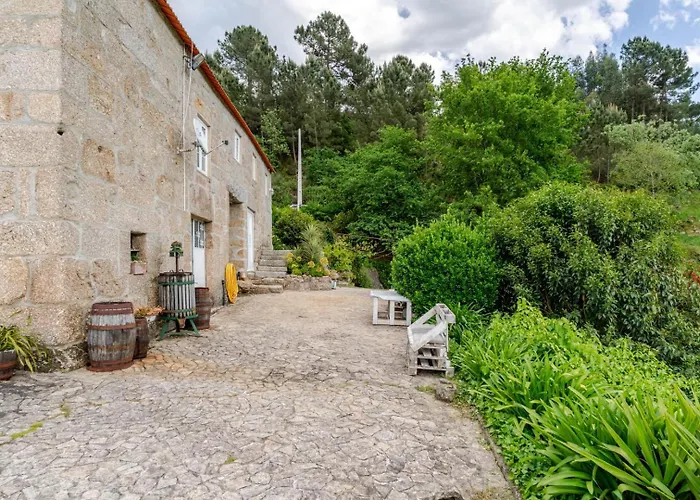 Abrigo Dos Maias - A Soulful Retreat In By Hostwise Baião