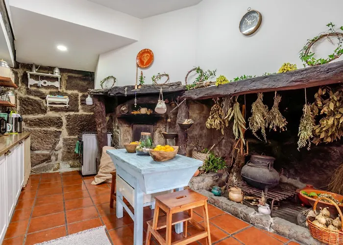 Abrigo Dos Maias - A Soulful Retreat In By Hostwise