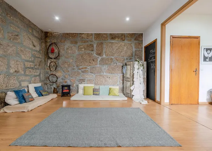 Abrigo Dos Maias - A Soulful Retreat In By Hostwise *