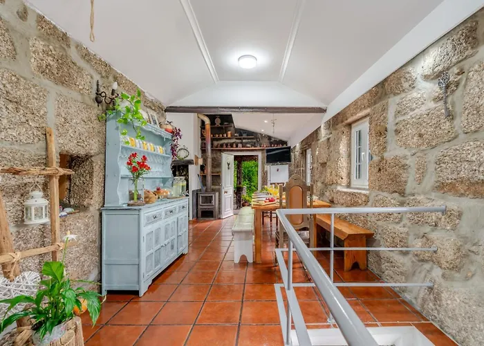 Abrigo Dos Maias - A Soulful Retreat In By Hostwise Nyaraló *