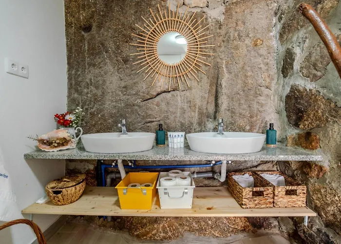 Abrigo Dos Maias - A Soulful Retreat In By Hostwise Nyaraló