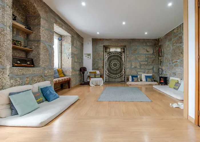 Nyaraló Abrigo Dos Maias - A Soulful Retreat In By Hostwise